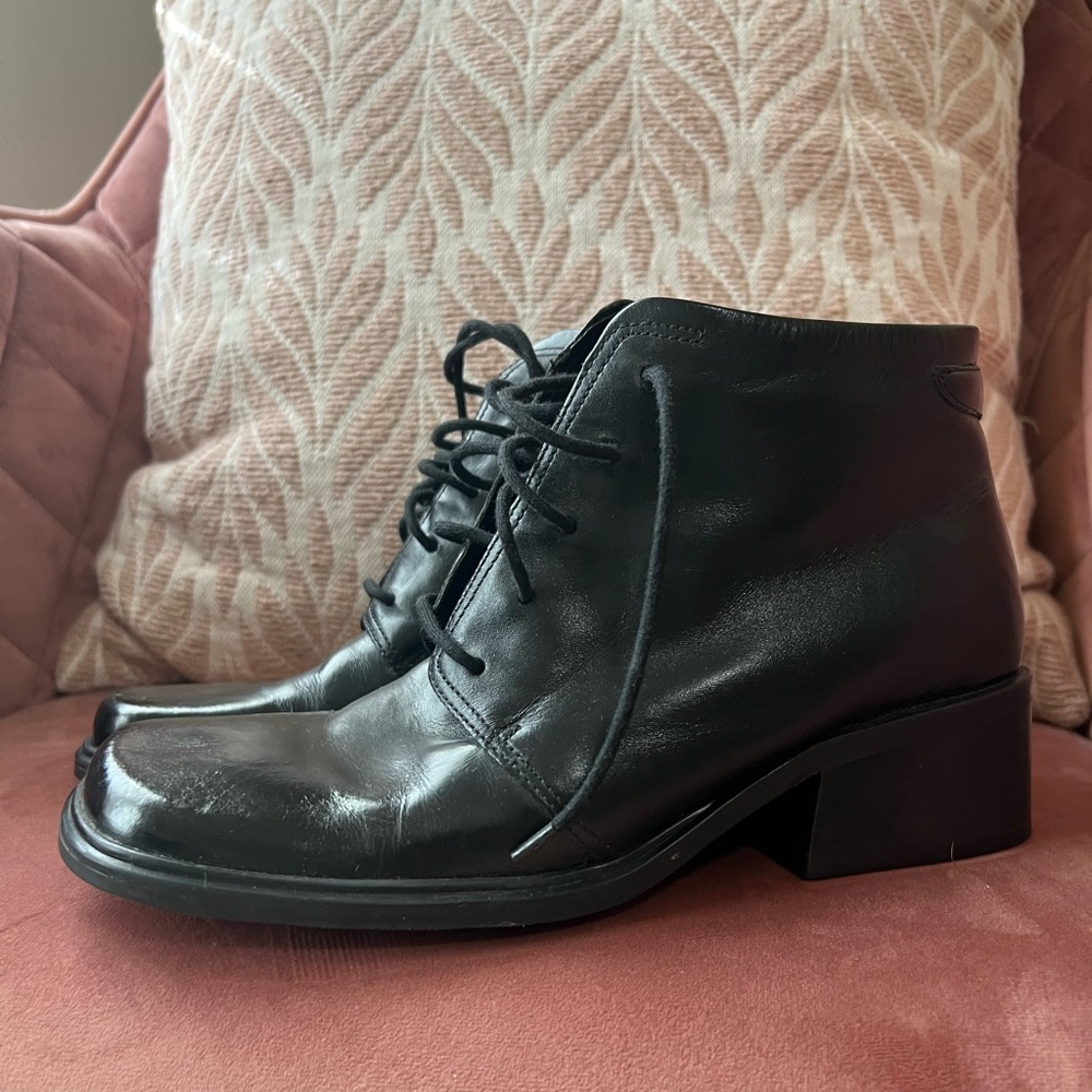 Vintage Bandolino Black Leather Lace Boots